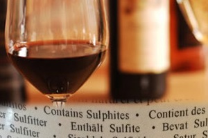 Надпись о сульфитах на этикетке вина