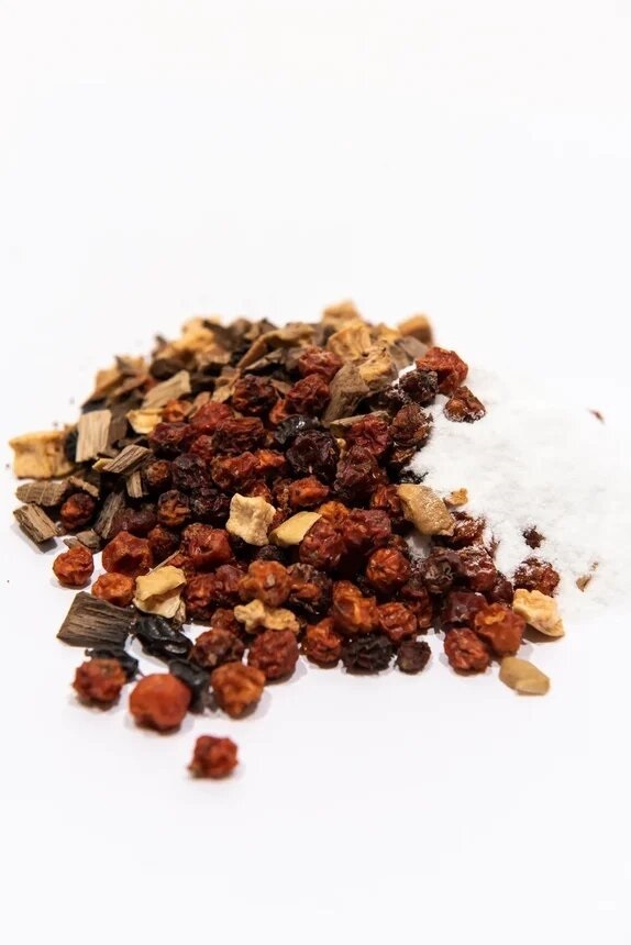 Рябина на коньяке Настойка. Набор трав и специй для настаивания алкоголя купить в интернет магазине БиоМир